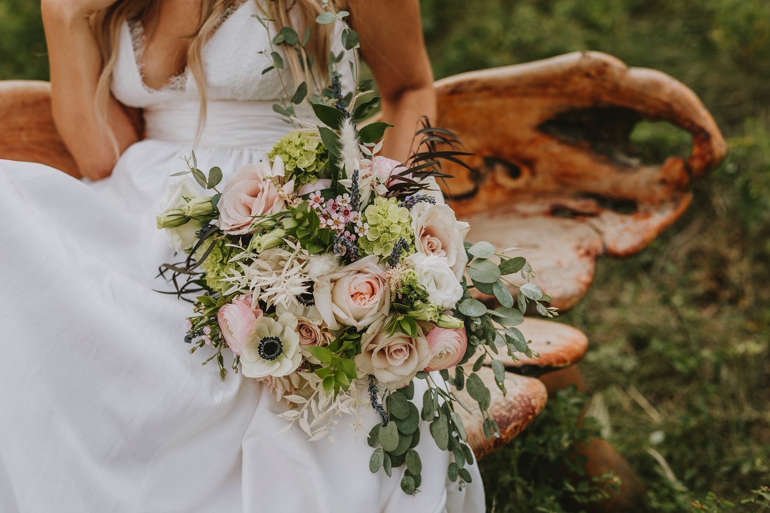 Your Guide To Choosing The Perfect Bridal Bouquet! - Flower Chix