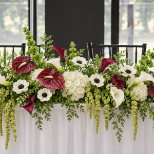 Wildly Modern Head Table Arrangement